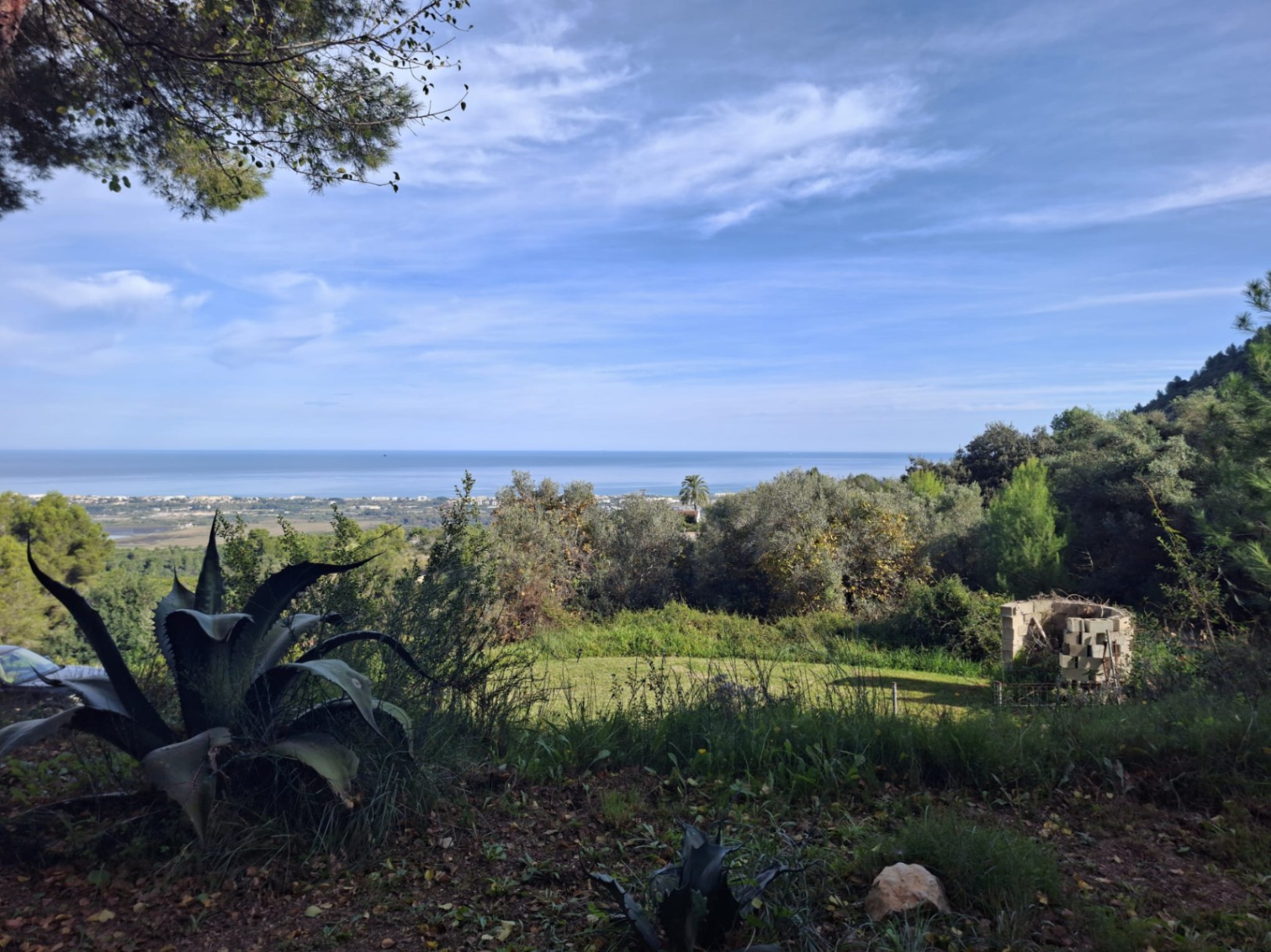 Finca en la montaña con vistas al mar