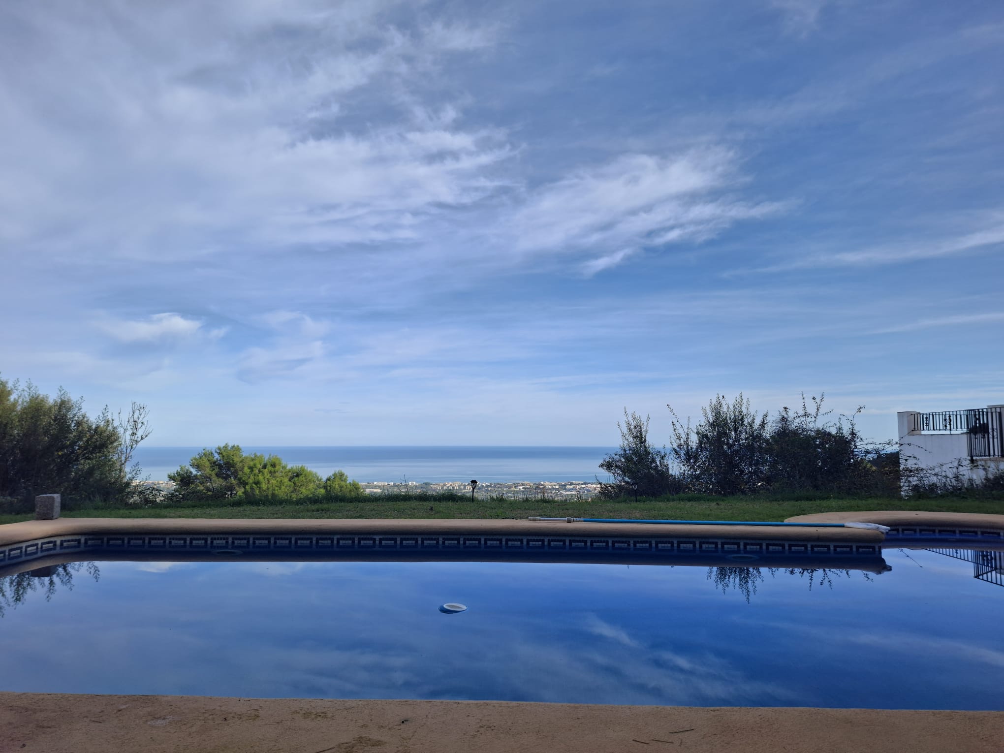 Finca en la montaña con vistas al mar