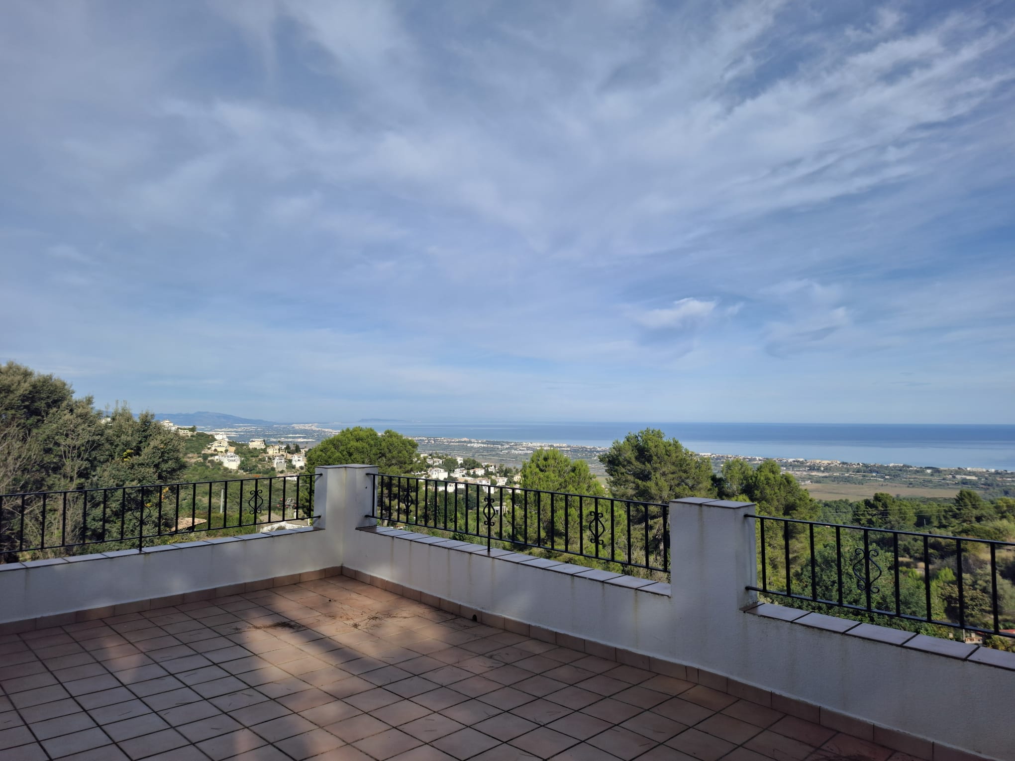 Finca en la montaña con vistas al mar