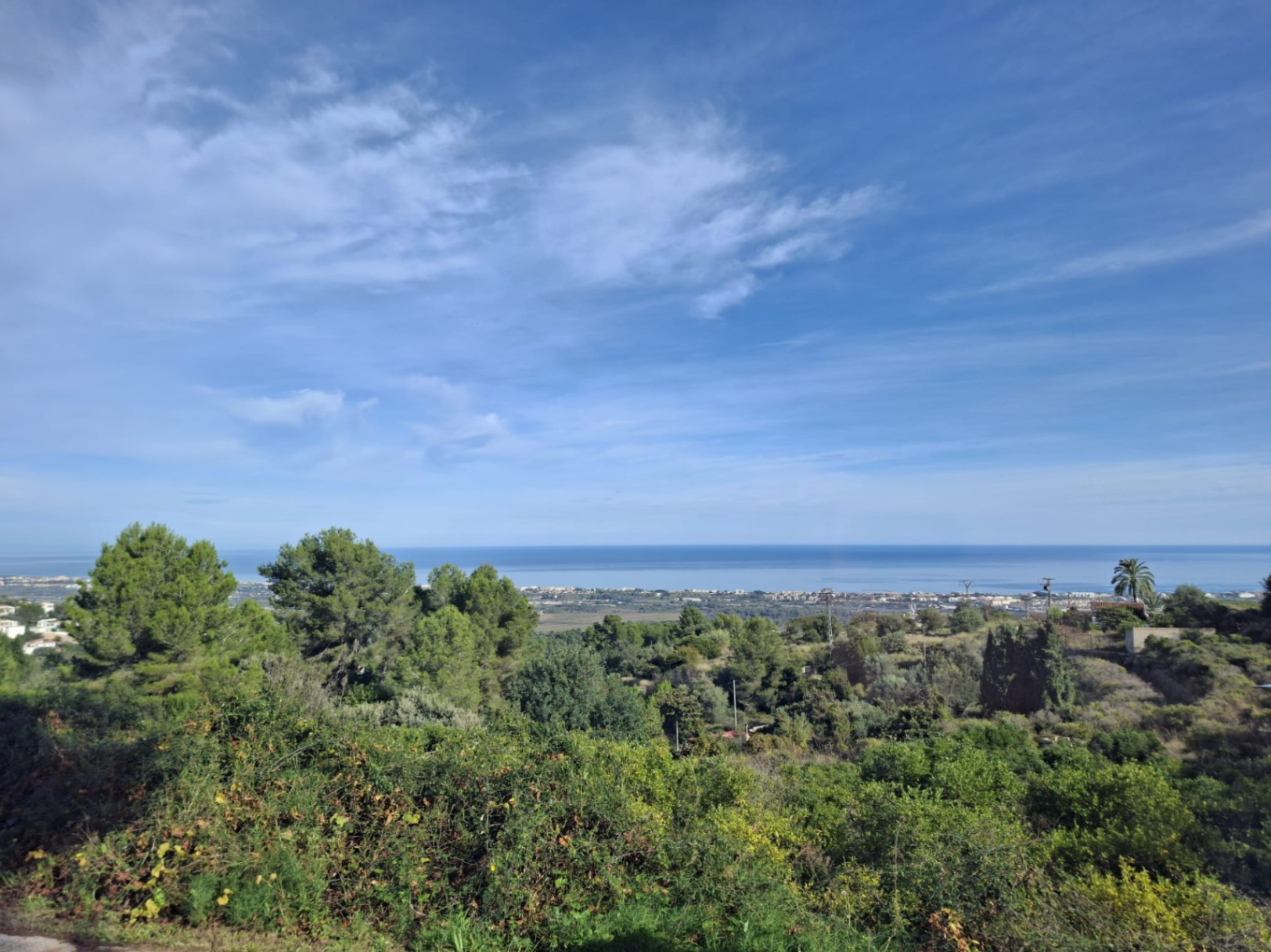 Finca en la montaña con vistas al mar