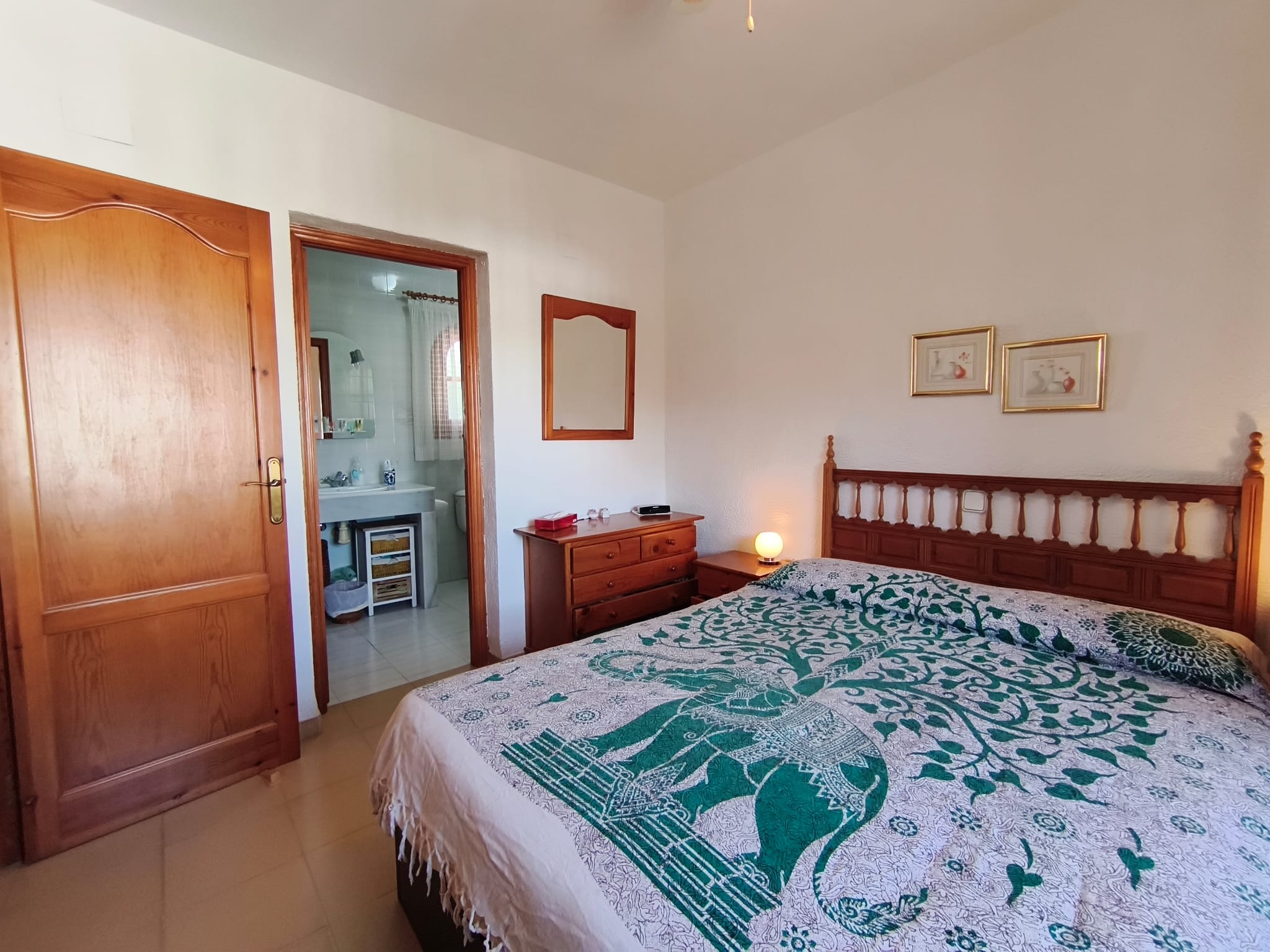Chalet individual con jardín y porche en La Sella, cerca del campo de golf