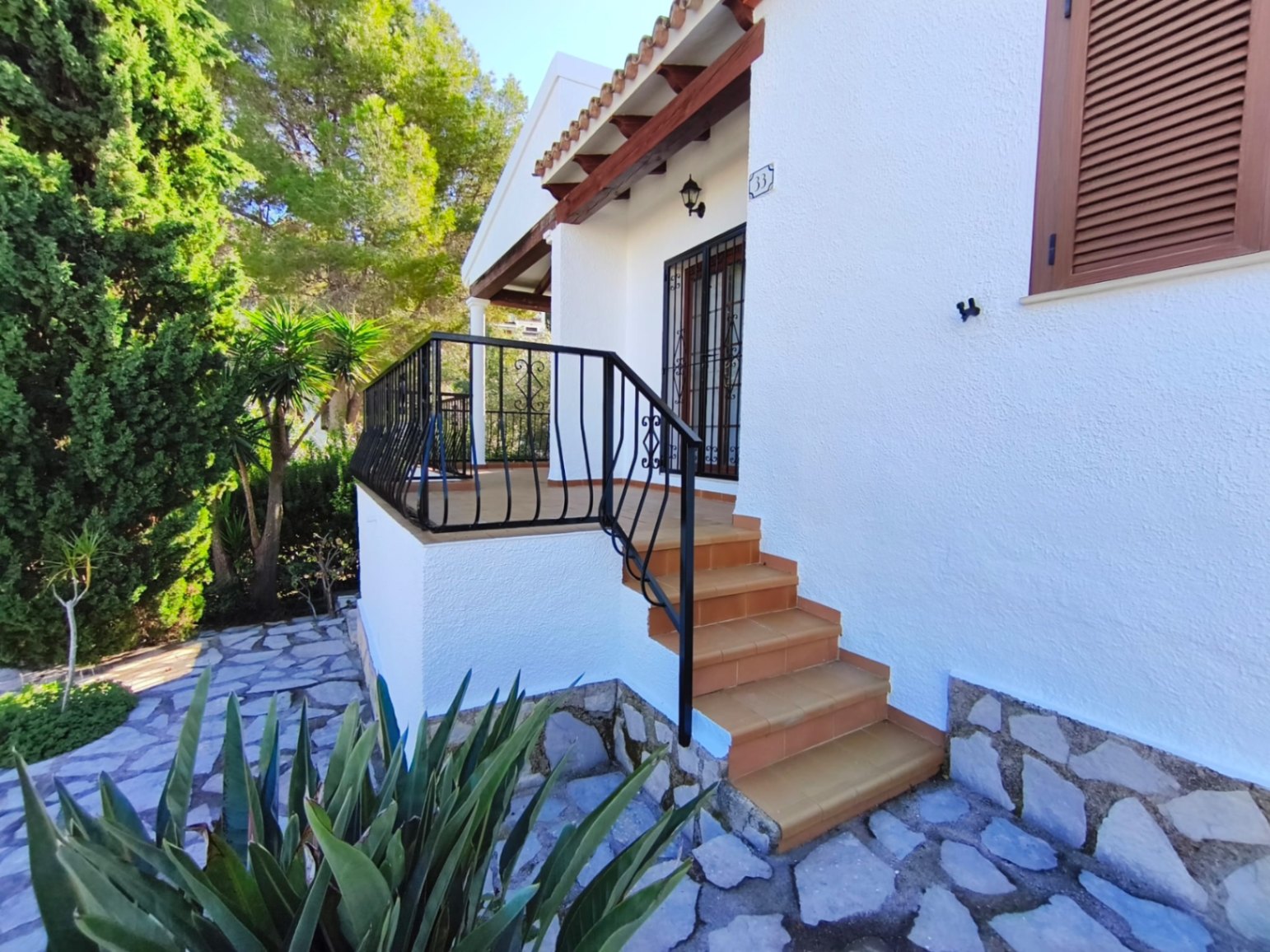 Chalet individual con jardín y porche en La Sella, cerca del campo de golf