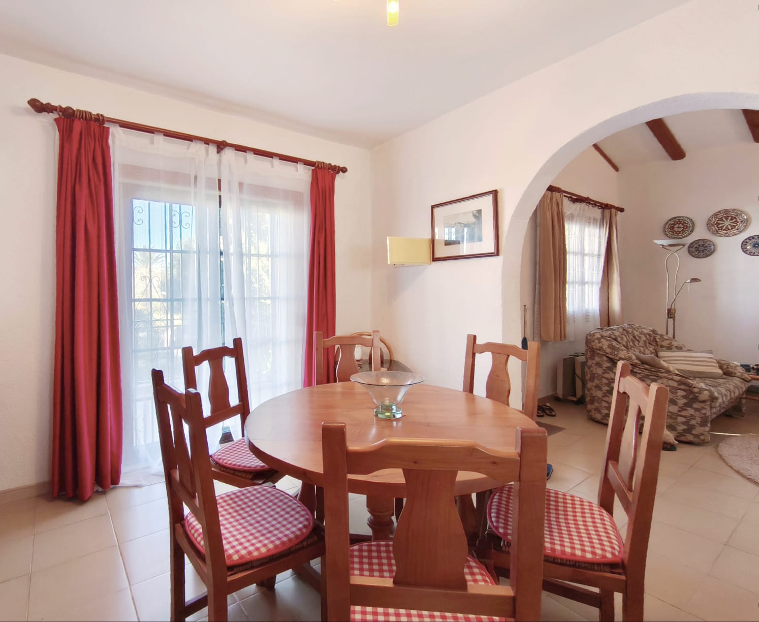 Chalet individual con jardín y porche en La Sella, cerca del campo de golf