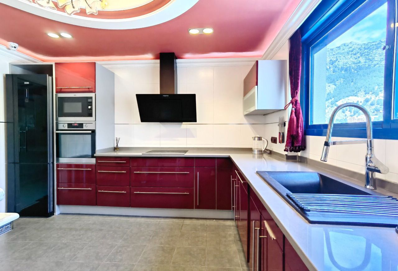 ¡Villa espectacular en Altea por solo 895.000 €!