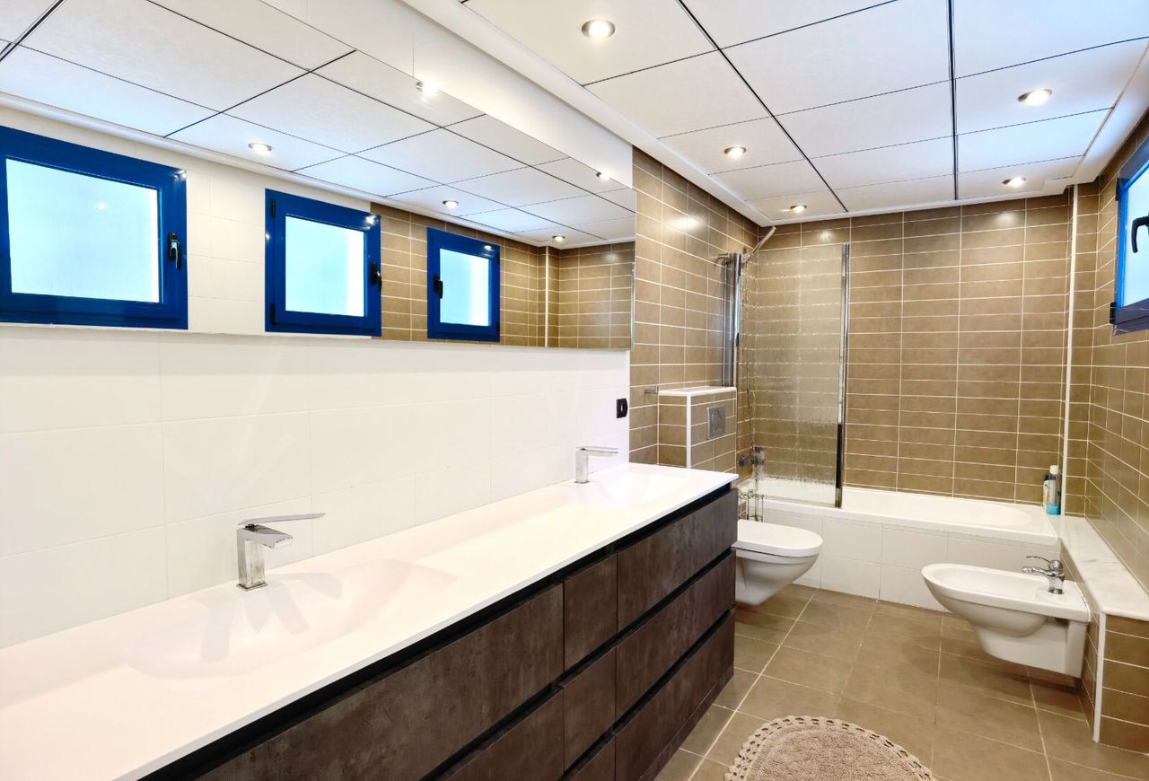 ¡Villa espectacular en Altea por solo 895.000 €!