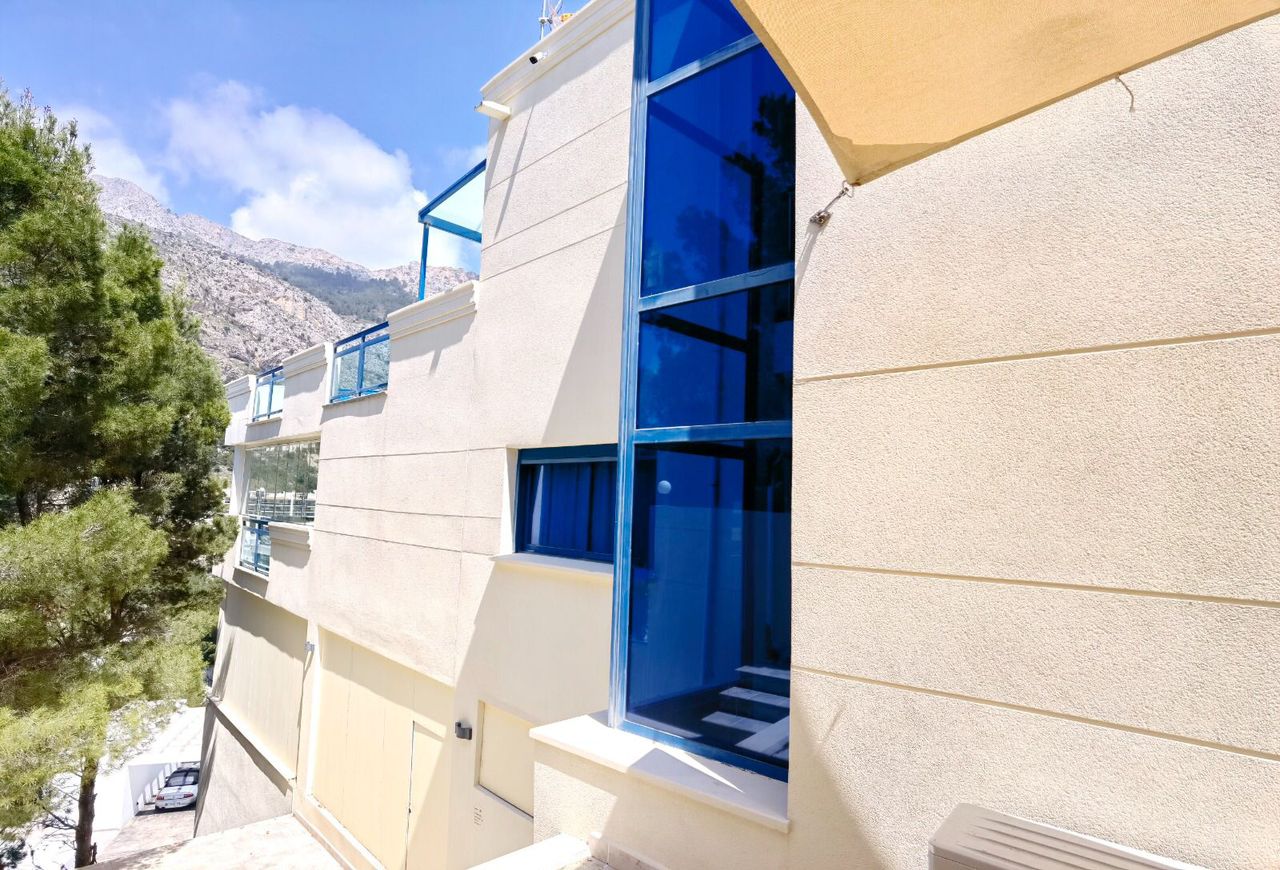 ¡Villa espectacular en Altea por solo 895.000 €!