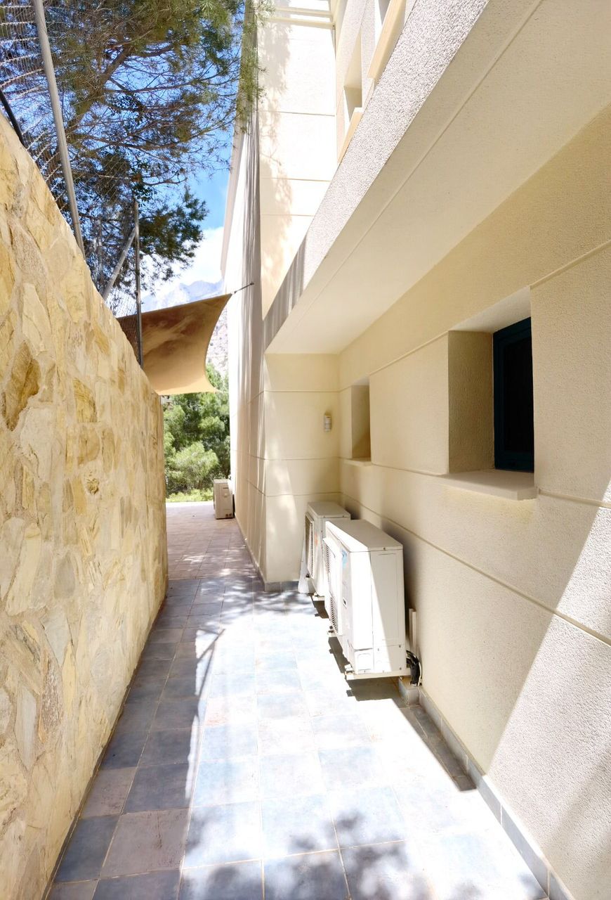 ¡Villa espectacular en Altea por solo 895.000 €!