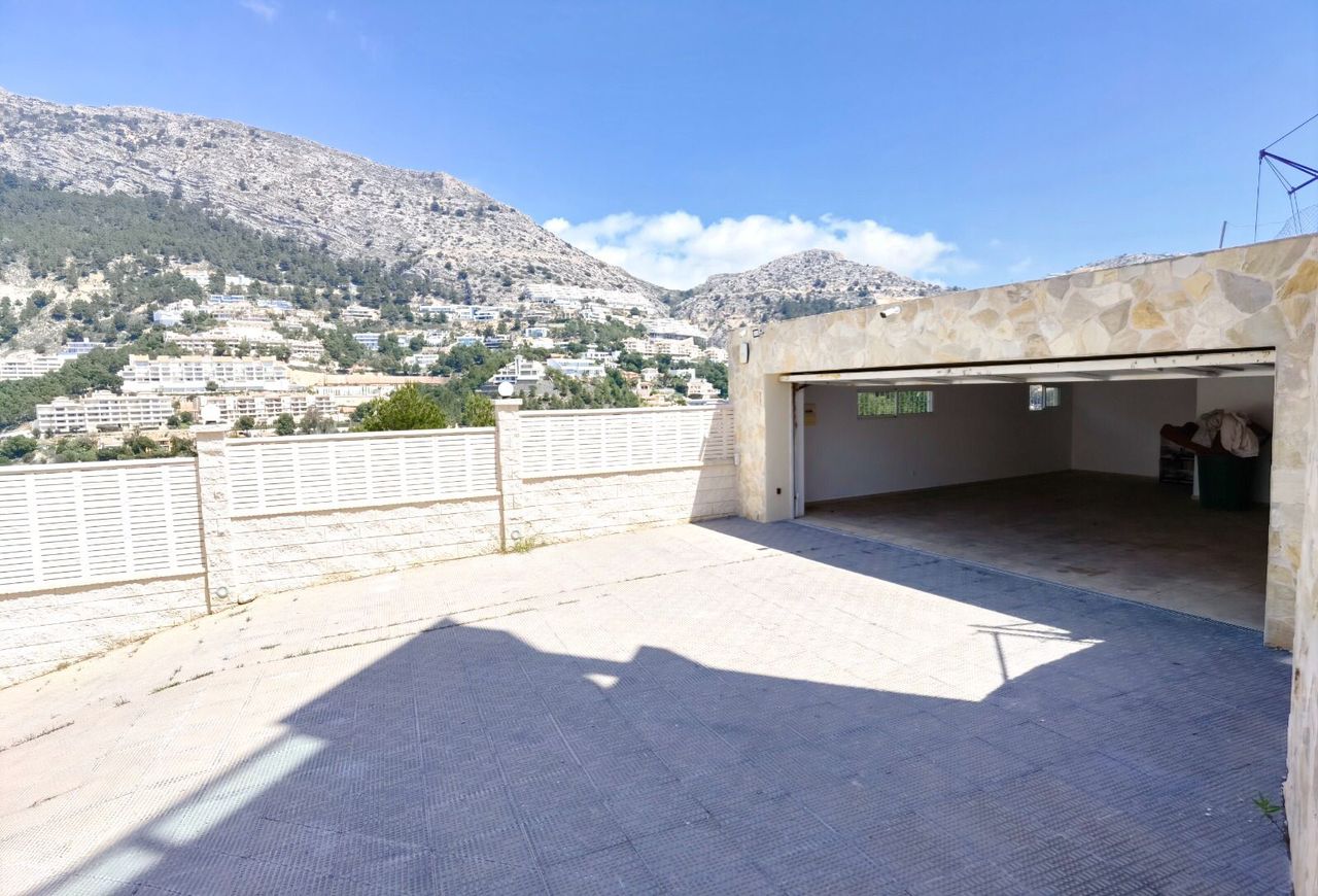 ¡Villa espectacular en Altea por solo 895.000 €!