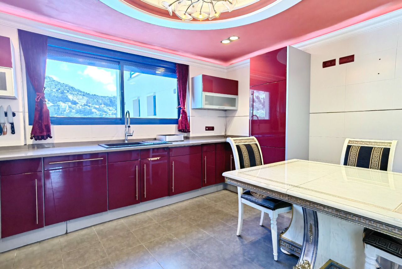 ¡Villa espectacular en Altea por solo 895.000 €!
