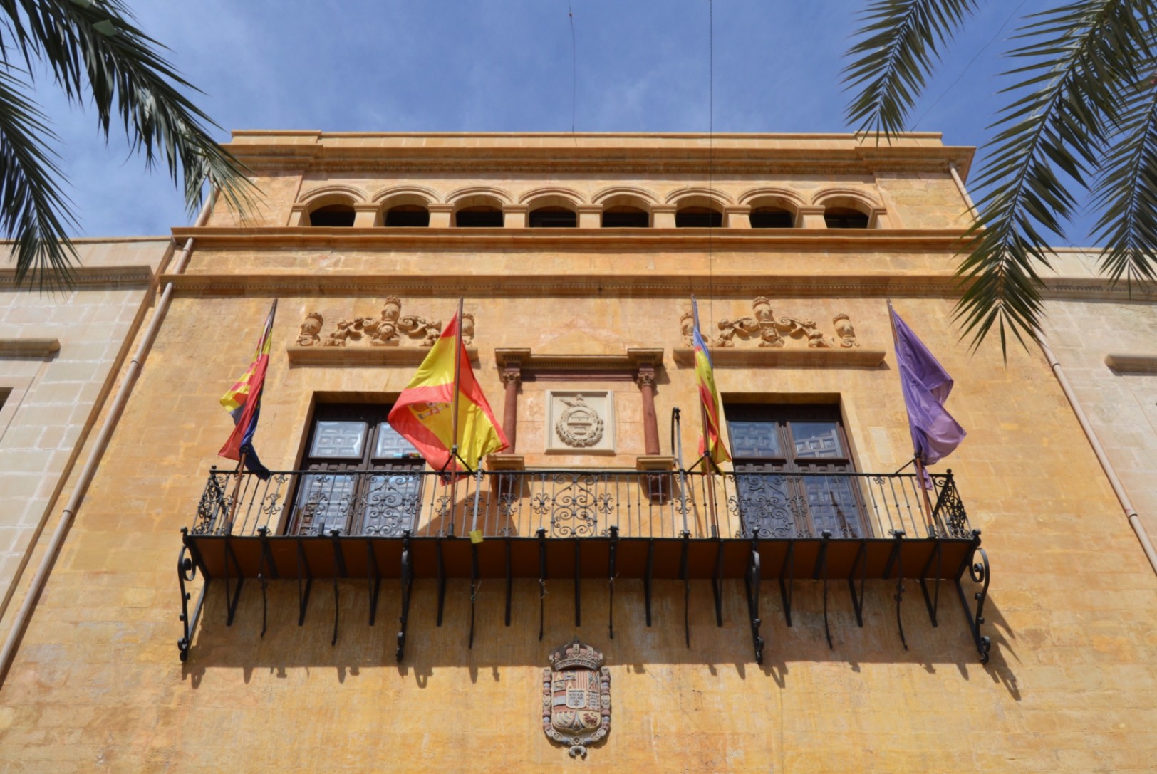 Local comercial de 1.150m² en Elche con alquiler consolidado