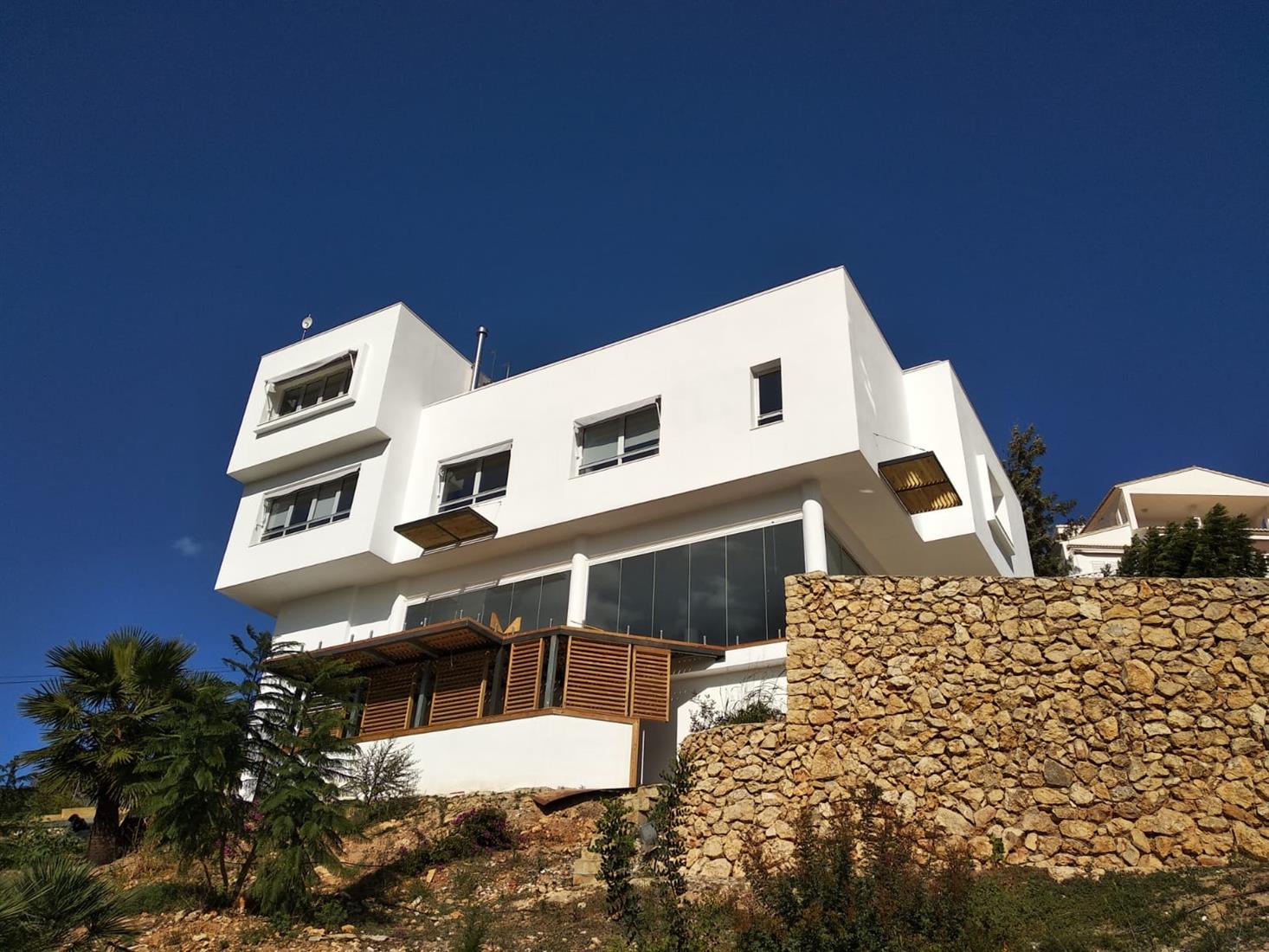 CHALET EN EXCLUSIVA URBANIZACIÓN 