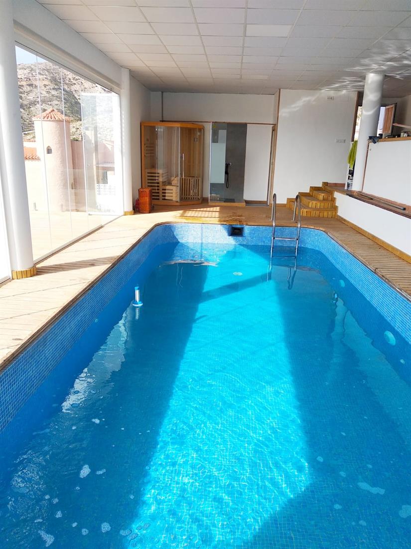CHALET EN EXCLUSIVA URBANIZACIÓN 