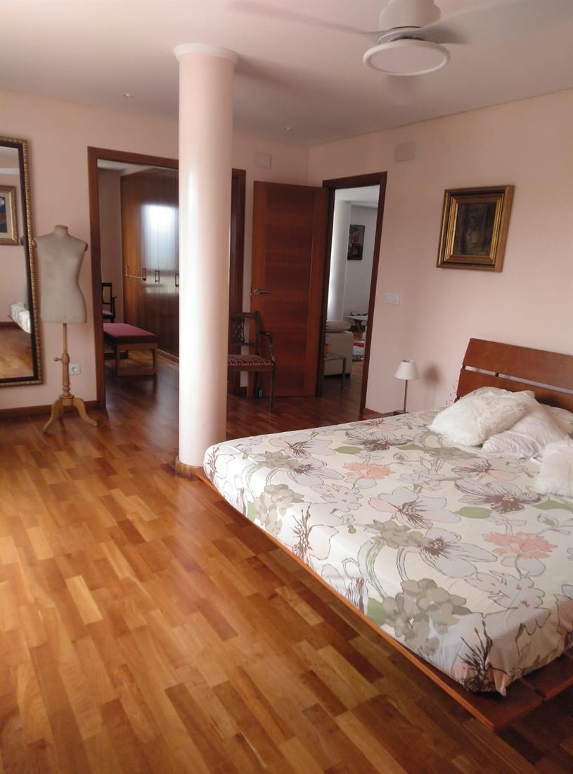 CHALET EN EXCLUSIVA URBANIZACIÓN 