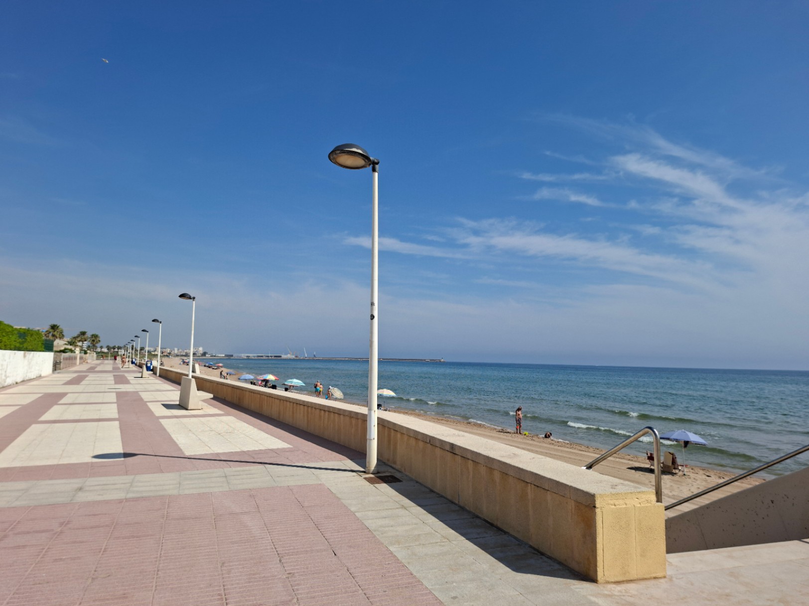 Restaurante en venta en Playa, Daimús - 180 m² y terraza de 60 m²