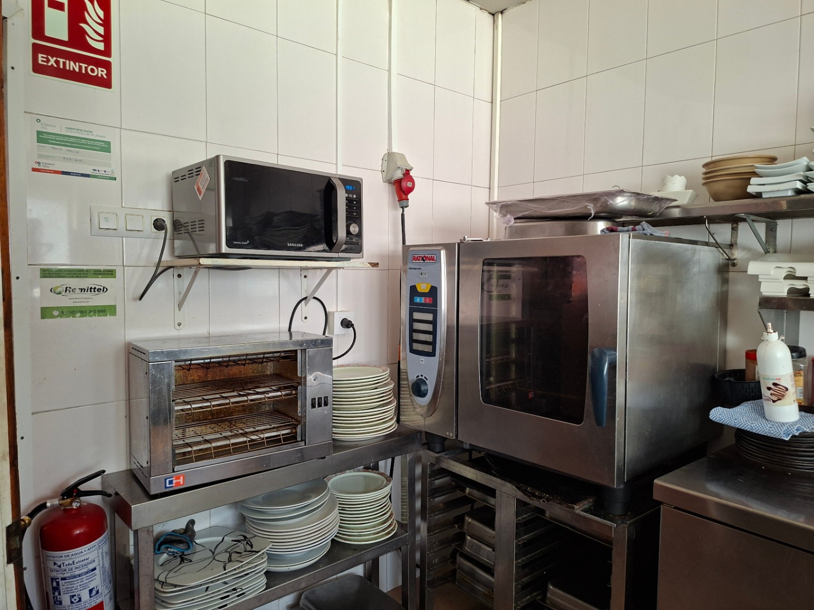 Restaurante en venta en Playa, Daimús - 180 m² y terraza de 60 m²