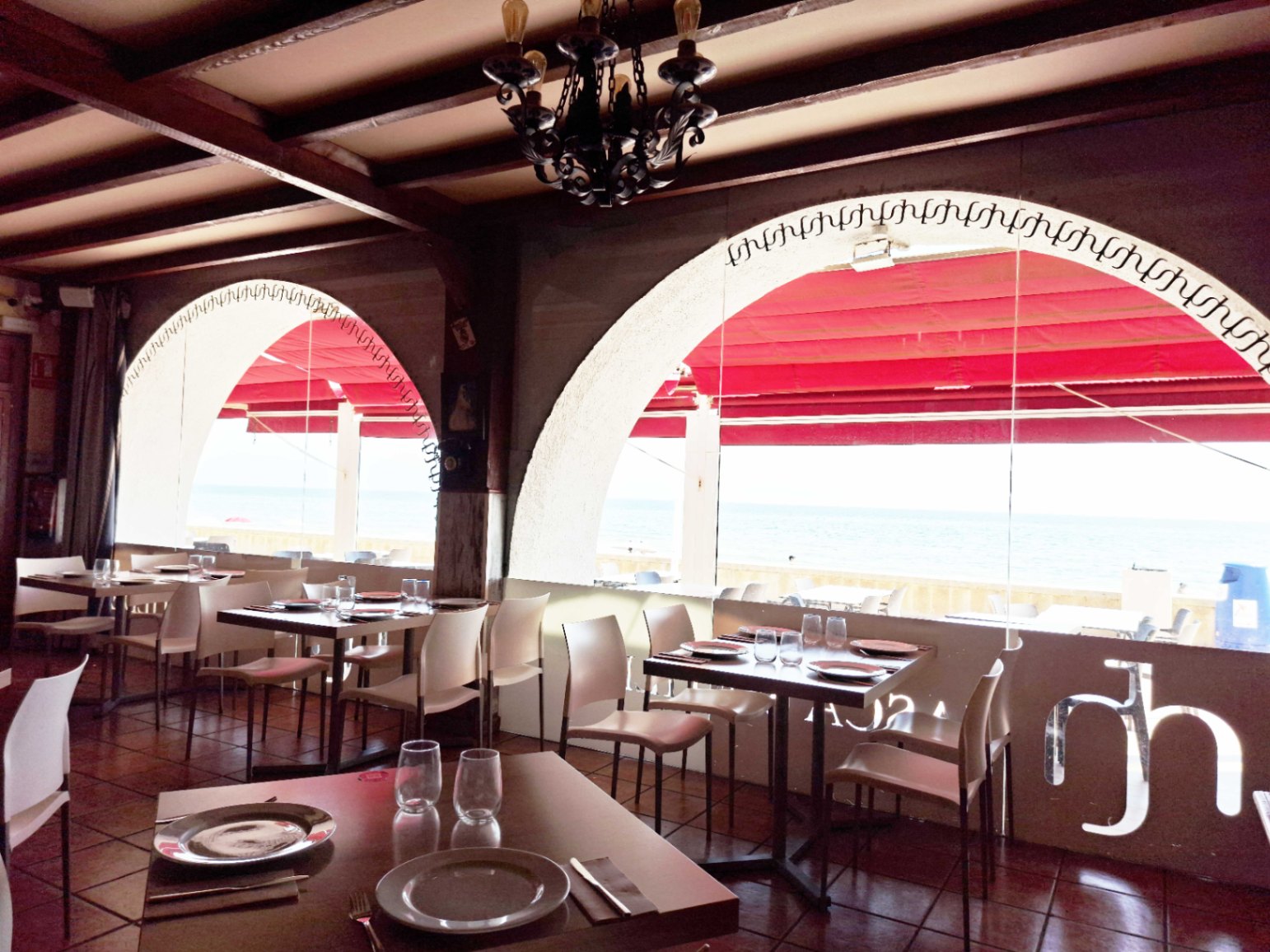 Restaurante en venta en Playa, Daimús - 180 m² y terraza de 60 m²