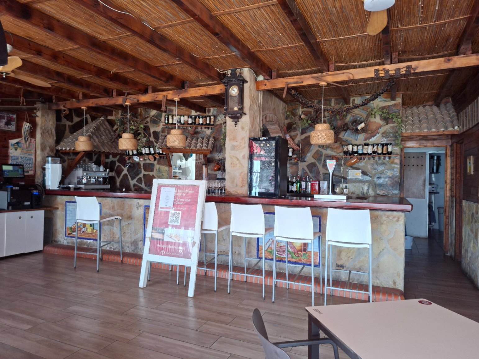 Restaurante en venta en Playa, Daimús - 180 m² y terraza de 60 m²