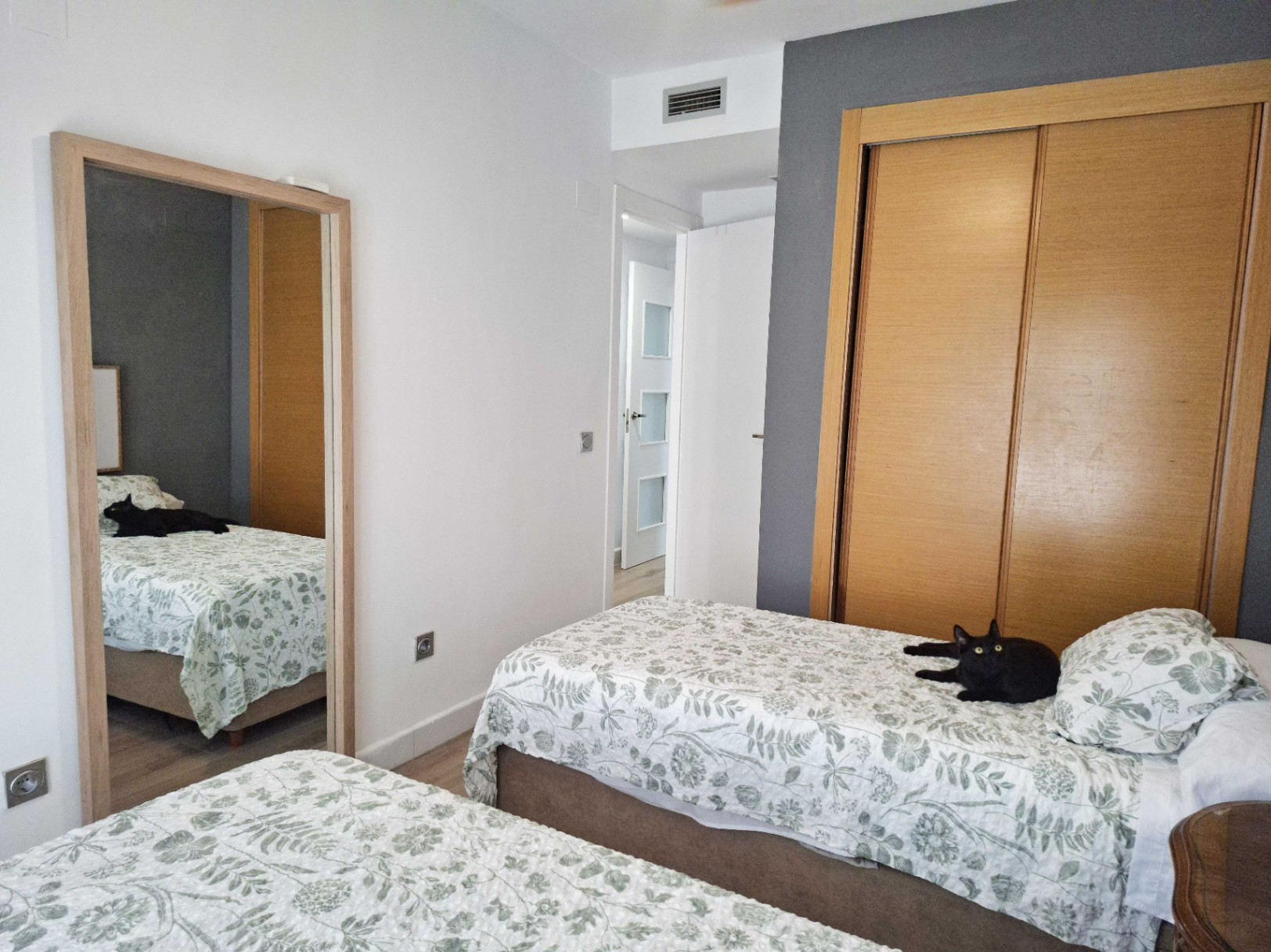 Piso de 3 dormitorios con piscina comunitaria y garaje en Dénia