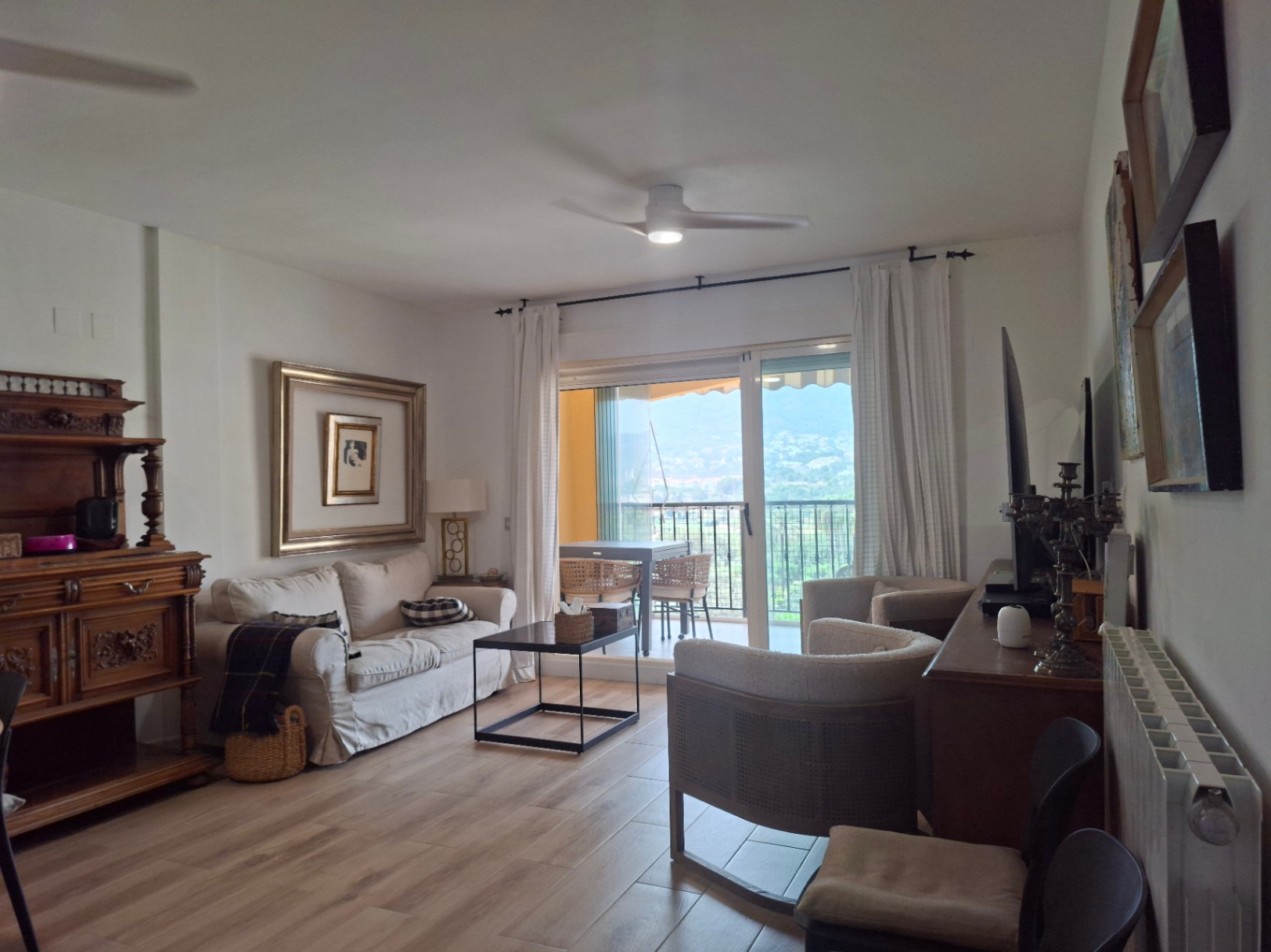 Piso de 3 dormitorios con piscina comunitaria y garaje en Dénia