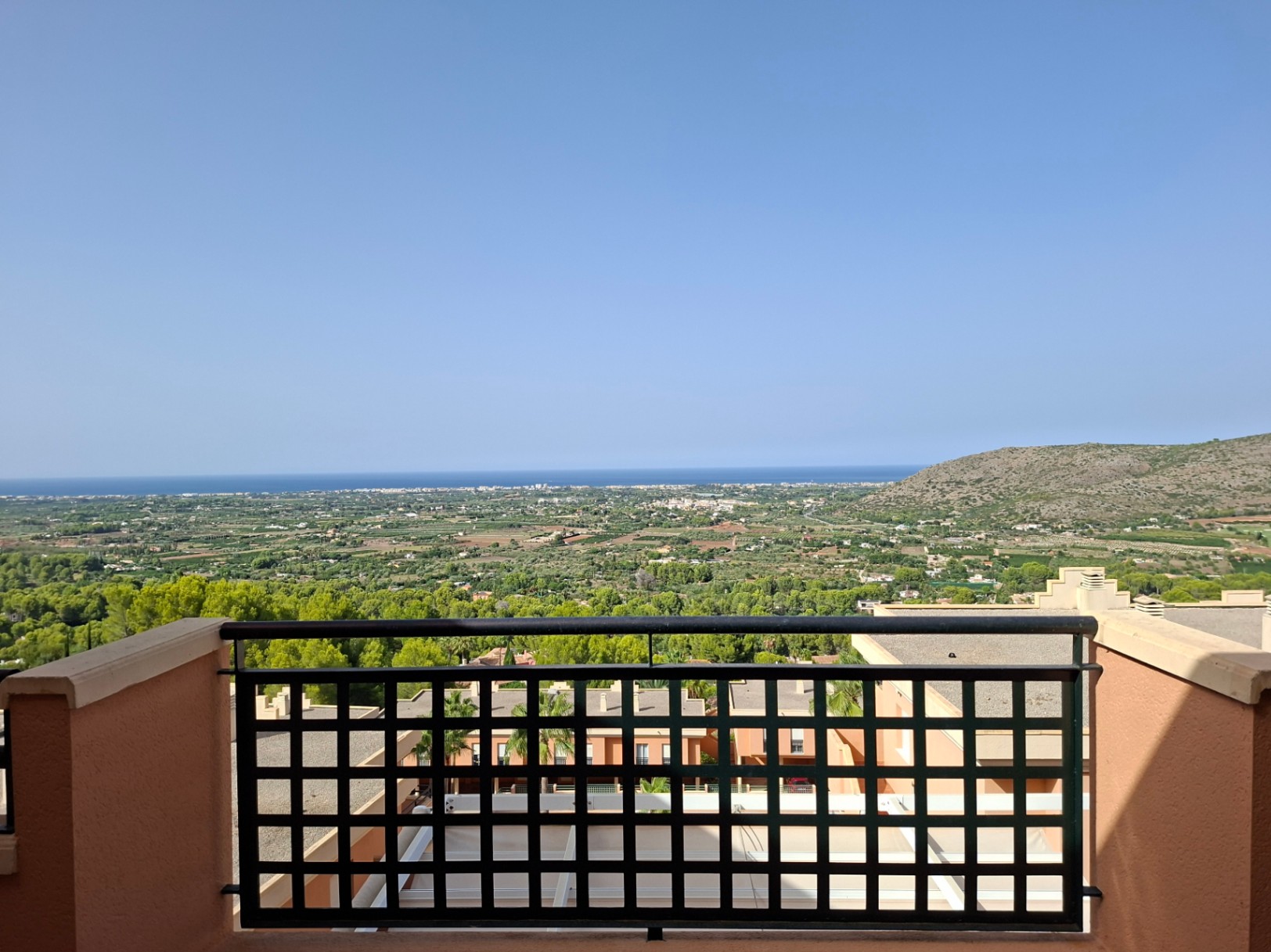 Apartamentos junto al golf en La Sella, con vistas al Montgó y al mar