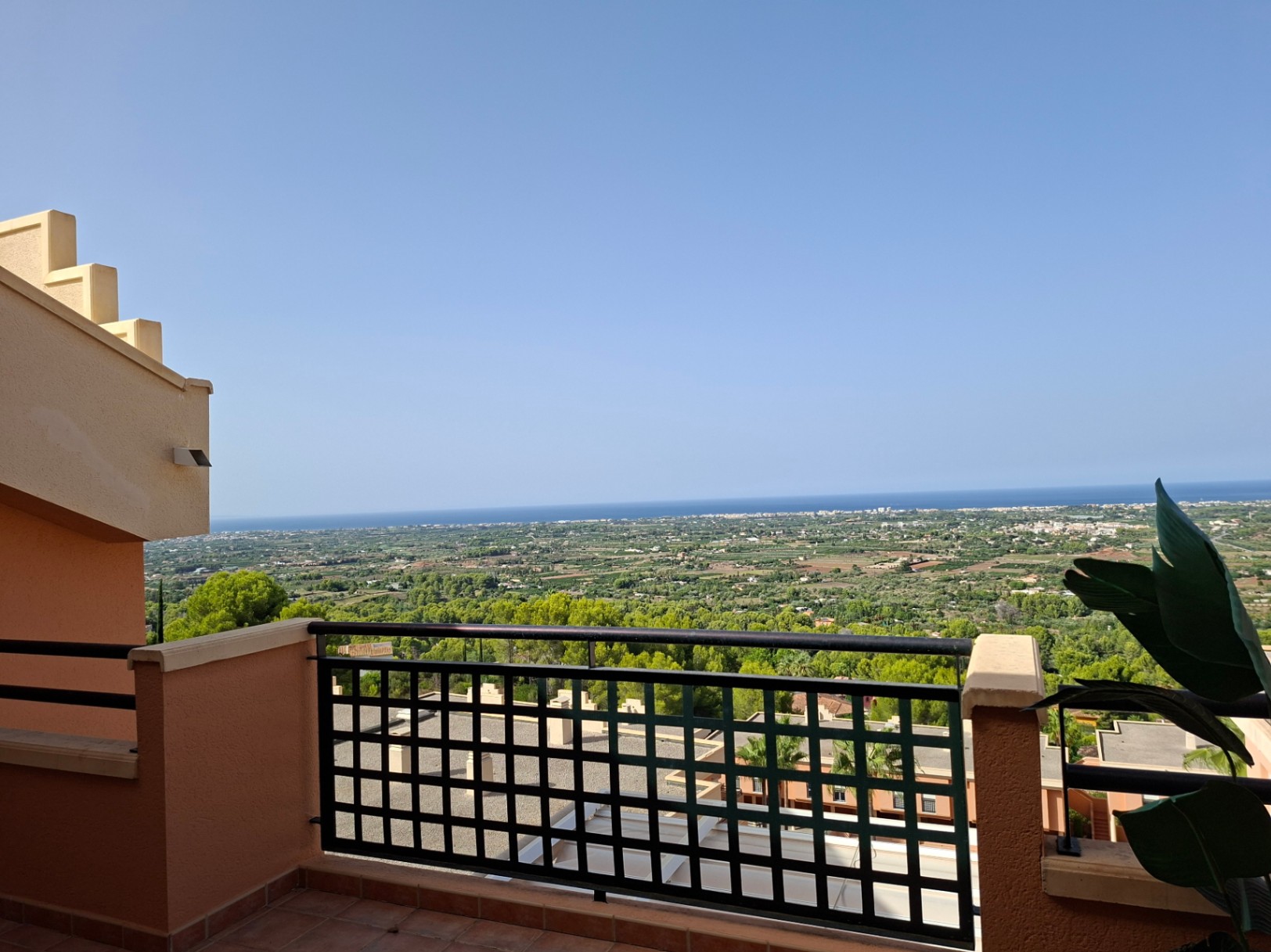 Apartamentos junto al golf en La Sella, con vistas al Montgó y al mar