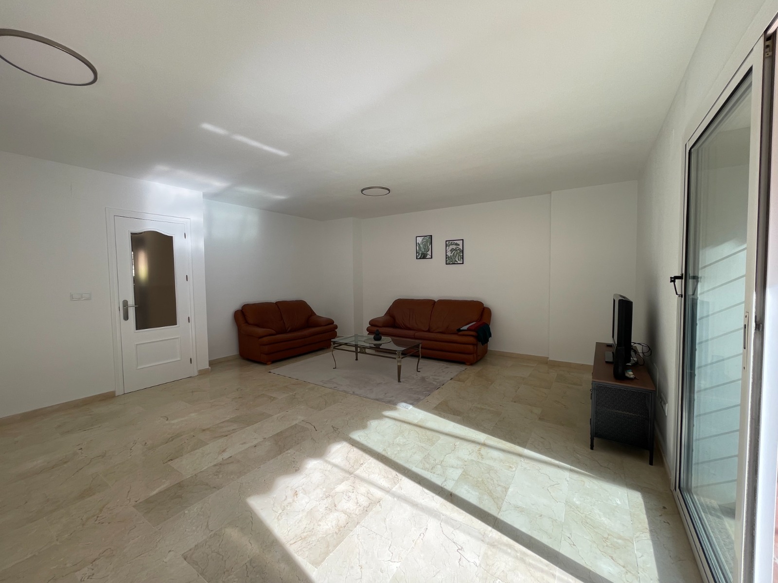 Maison mitoyenne avec jardin, piscine communautaire et garage privé à L'Albir