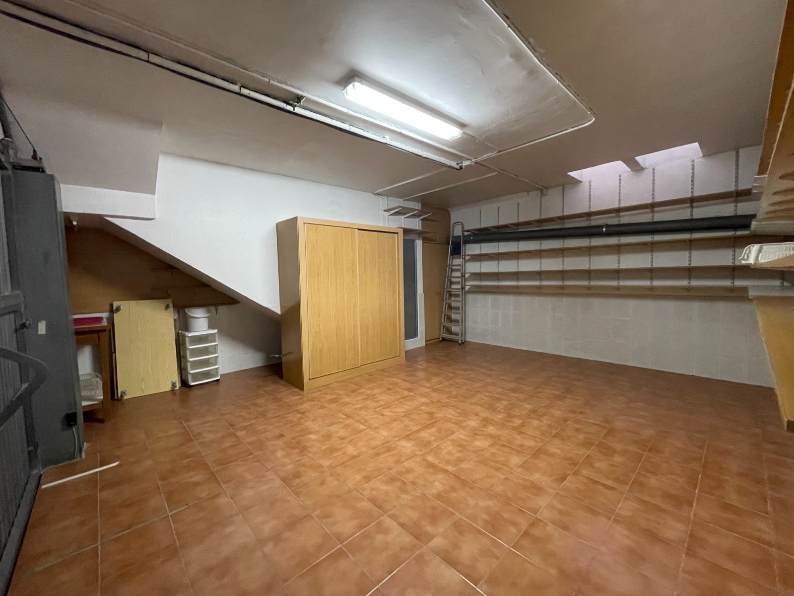 Maison mitoyenne avec jardin, piscine communautaire et garage privé à L'Albir