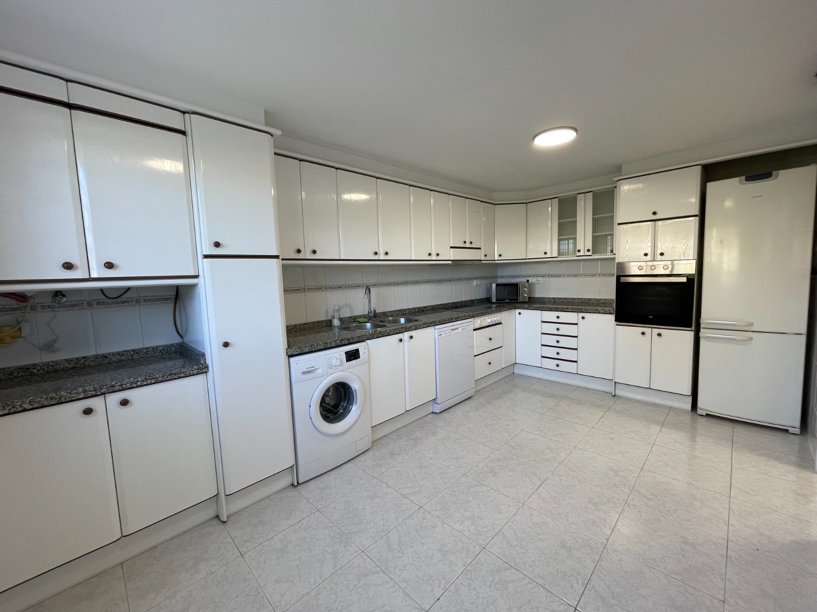Maison mitoyenne avec jardin, piscine communautaire et garage privé à L'Albir