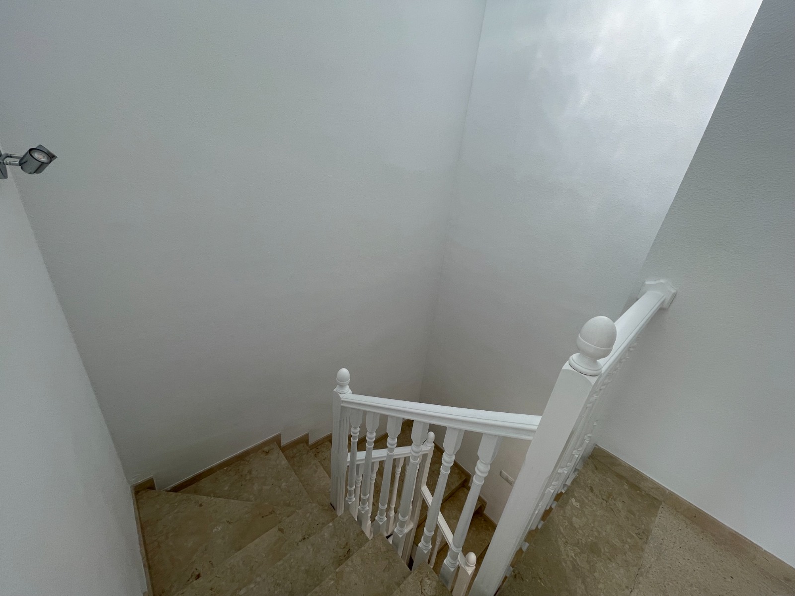 Maison mitoyenne avec jardin, piscine communautaire et garage privé à L'Albir