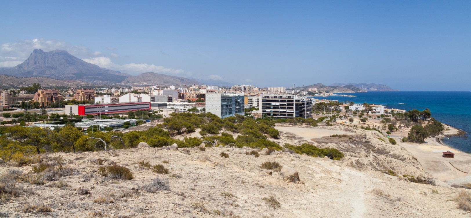 Casa de pueblo con doble uso: vivienda familiar o solar para promoción en Villajoyosa
