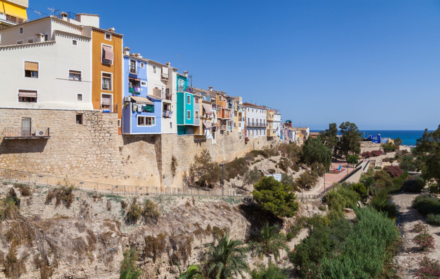Casa de pueblo con doble uso: vivienda familiar o solar para promoción en Villajoyosa
