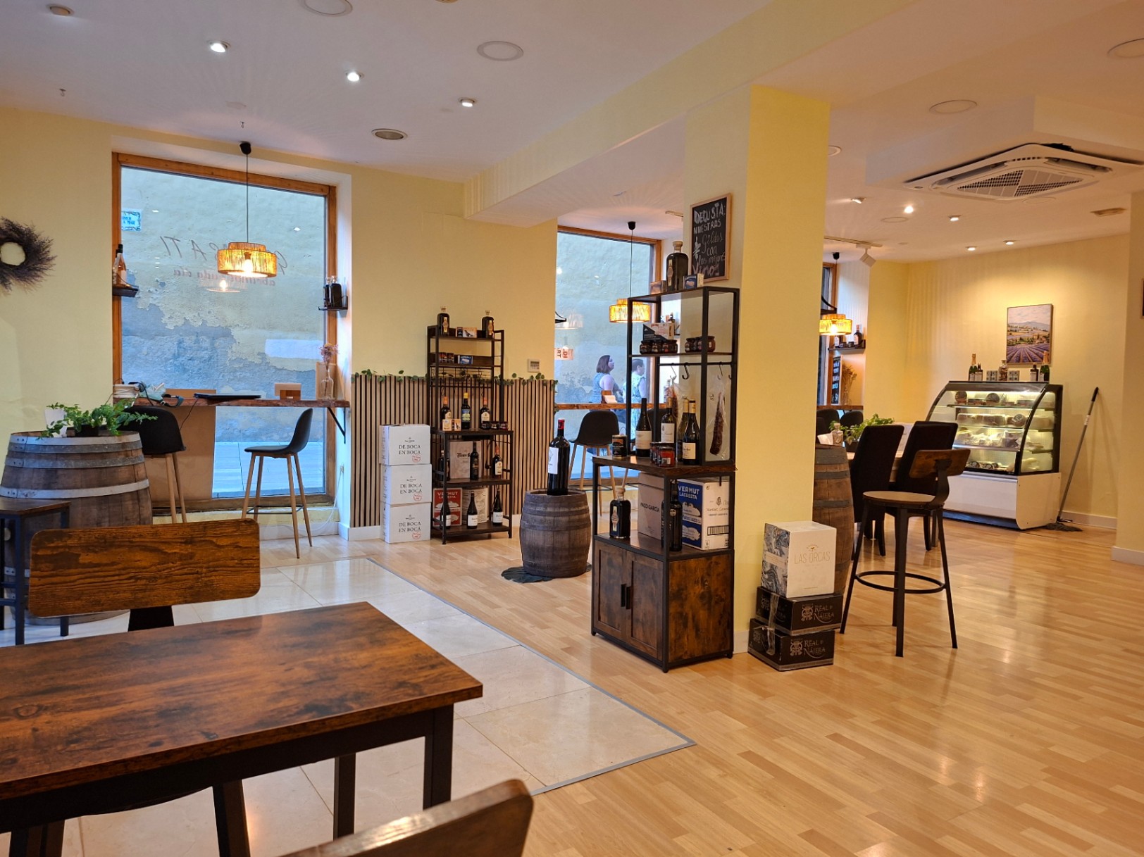 Traspaso tienda con zona de degustación