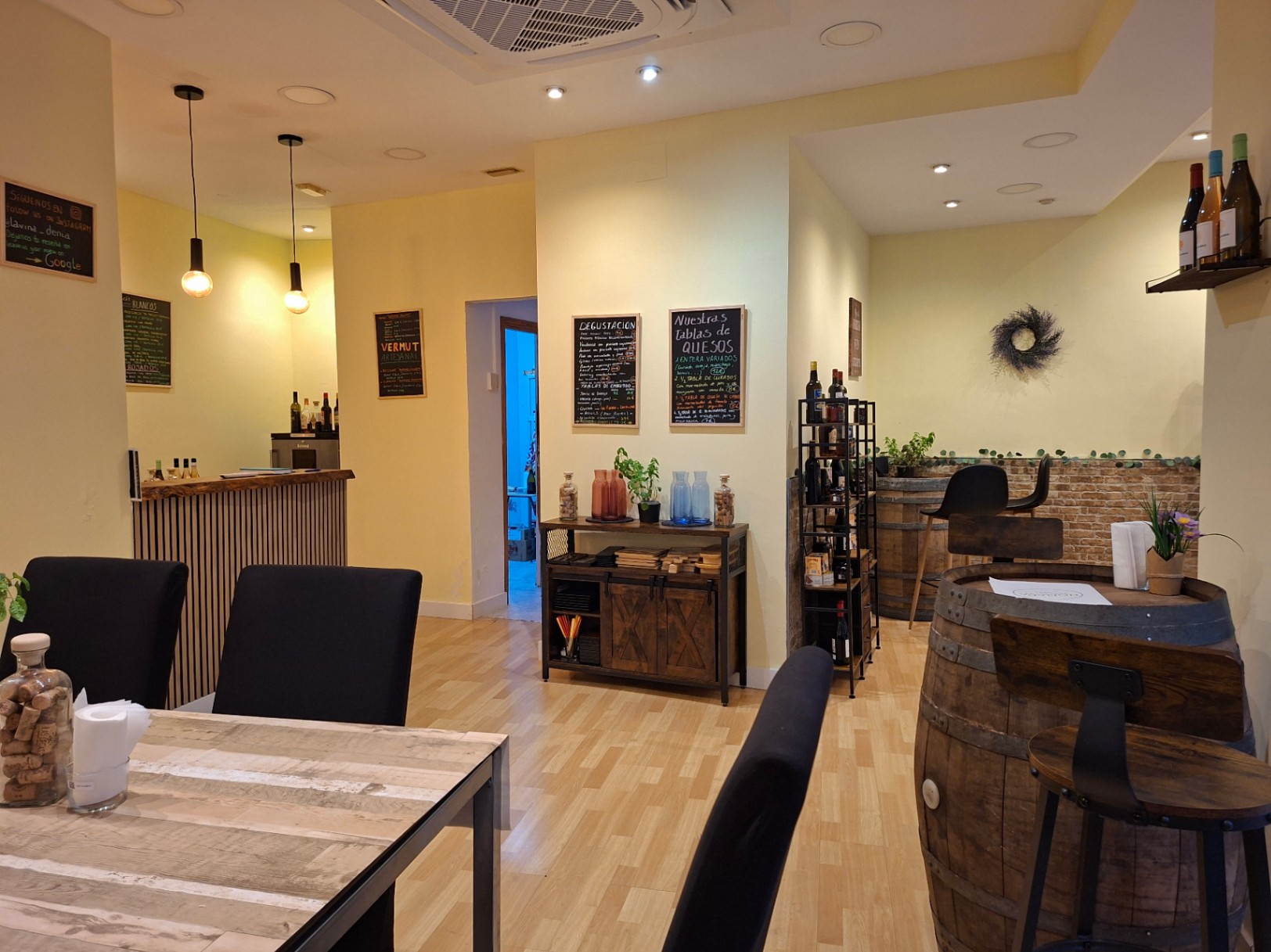 Traspaso tienda con zona de degustación